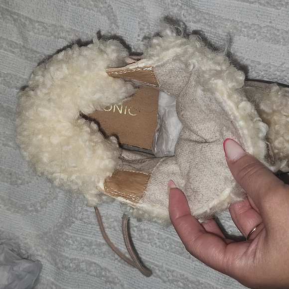 Vionic boots - Picture 9 of 10